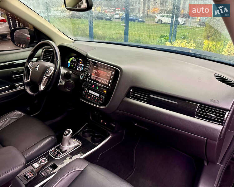 Внедорожник / Кроссовер Mitsubishi Outlander 2018 в Киеве