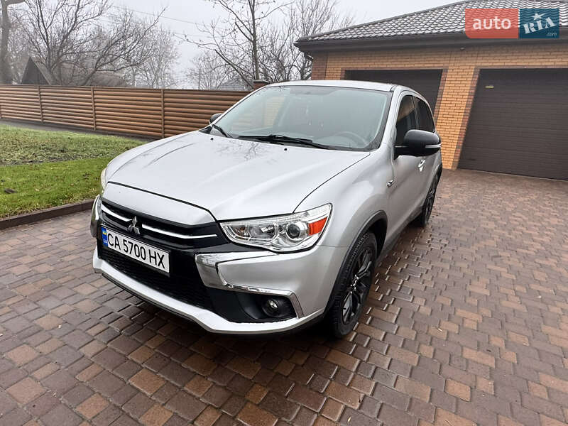 Внедорожник / Кроссовер Mitsubishi Outlander 2017 в Черкассах