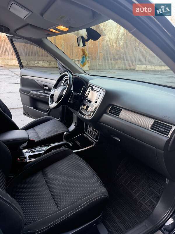 Позашляховик / Кросовер Mitsubishi Outlander 2018 в Дніпрі