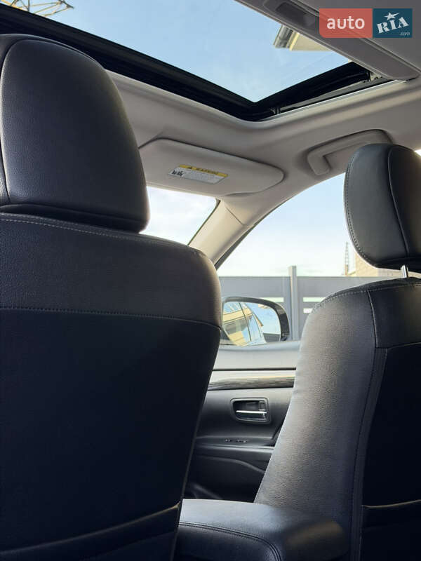 Позашляховик / Кросовер Mitsubishi Outlander 2018 в Новояворівську