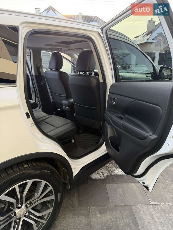 Позашляховик / Кросовер Mitsubishi Outlander 2018 в Новояворівську