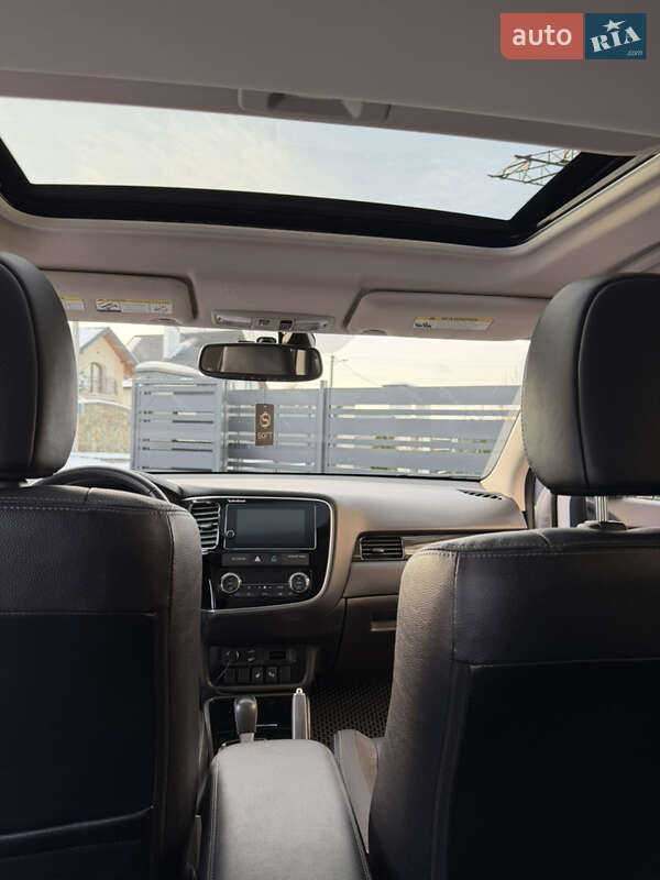 Позашляховик / Кросовер Mitsubishi Outlander 2018 в Новояворівську