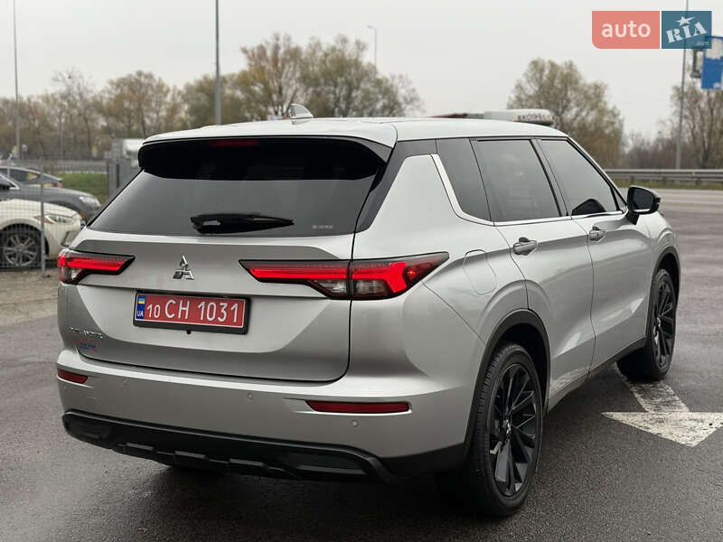 Позашляховик / Кросовер Mitsubishi Outlander 2022 в Києві