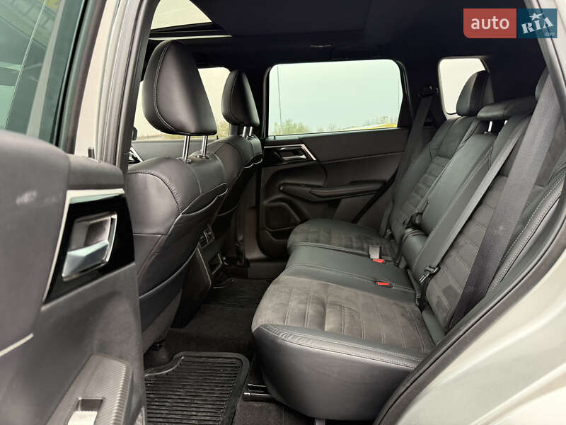 Позашляховик / Кросовер Mitsubishi Outlander 2022 в Києві