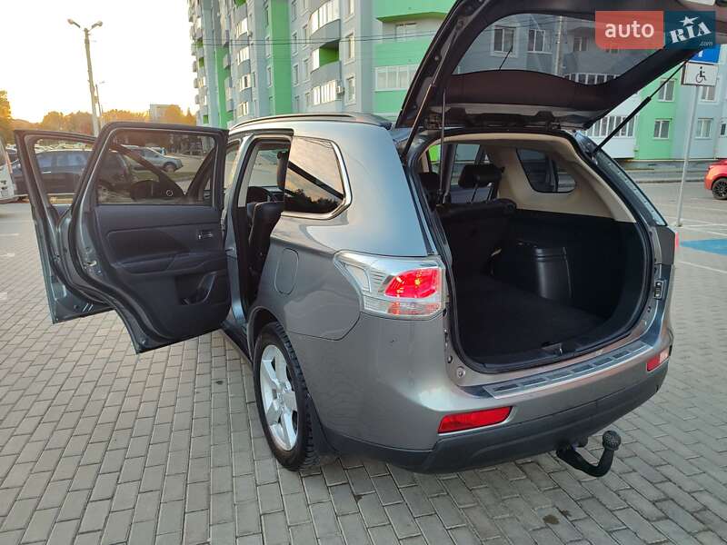 Внедорожник / Кроссовер Mitsubishi Outlander 2013 в Львове
