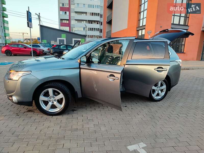 Внедорожник / Кроссовер Mitsubishi Outlander 2013 в Львове