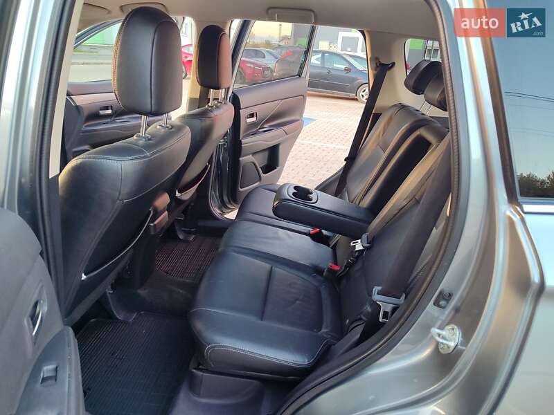 Внедорожник / Кроссовер Mitsubishi Outlander 2013 в Львове