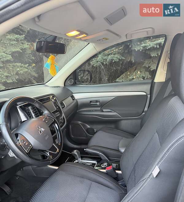 Позашляховик / Кросовер Mitsubishi Outlander 2018 в Дніпрі