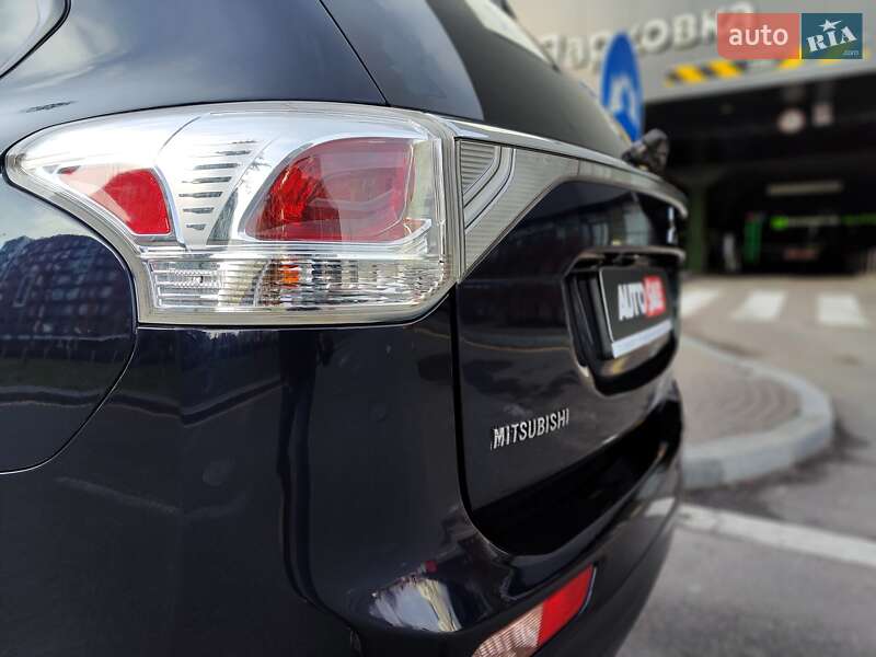 Внедорожник / Кроссовер Mitsubishi Outlander 2013 в Киеве