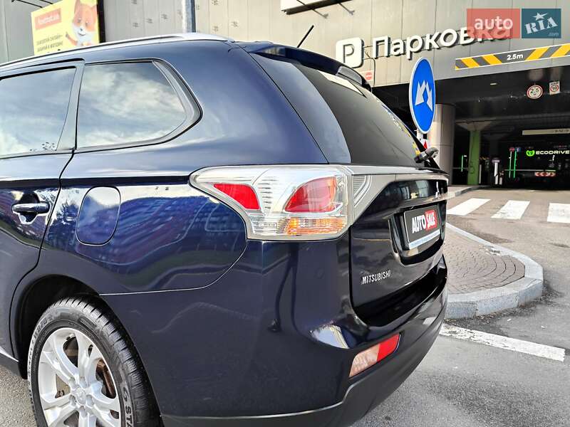 Внедорожник / Кроссовер Mitsubishi Outlander 2013 в Киеве