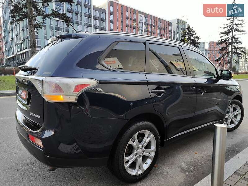 Внедорожник / Кроссовер Mitsubishi Outlander 2013 в Киеве