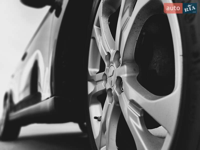 Внедорожник / Кроссовер Mitsubishi Outlander 2013 в Киеве