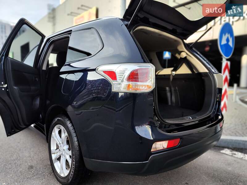 Внедорожник / Кроссовер Mitsubishi Outlander 2013 в Киеве