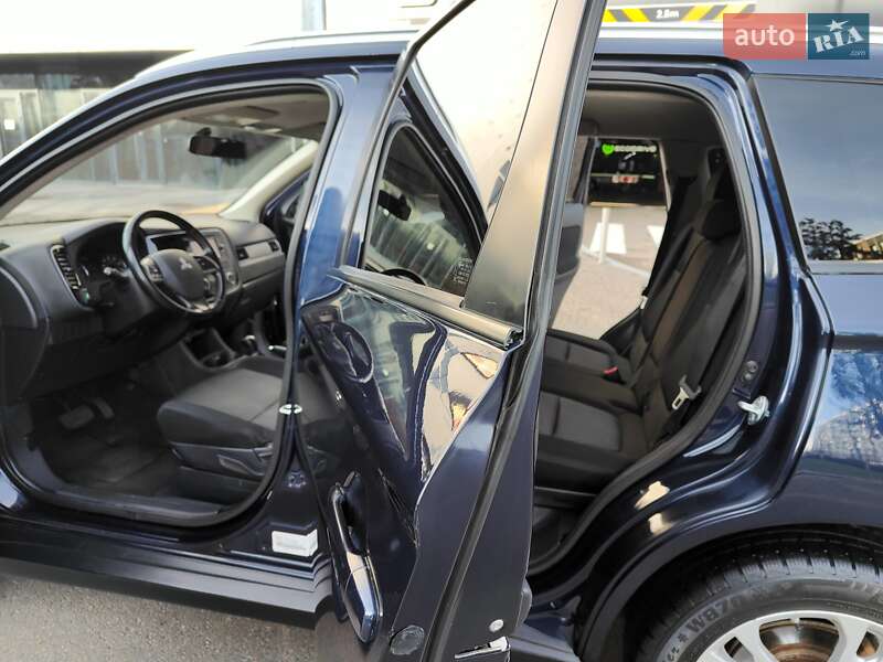 Внедорожник / Кроссовер Mitsubishi Outlander 2013 в Киеве