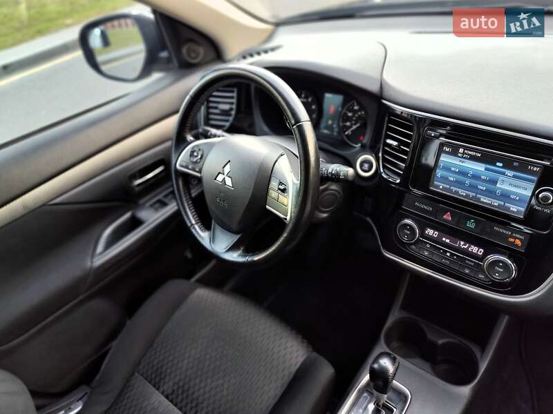 Внедорожник / Кроссовер Mitsubishi Outlander 2013 в Киеве