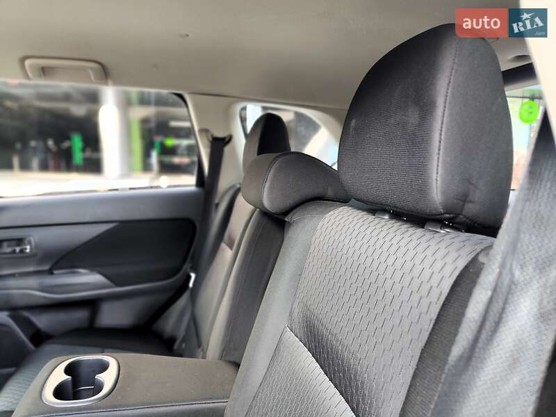 Внедорожник / Кроссовер Mitsubishi Outlander 2013 в Киеве