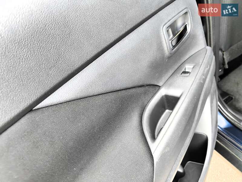 Внедорожник / Кроссовер Mitsubishi Outlander 2013 в Киеве