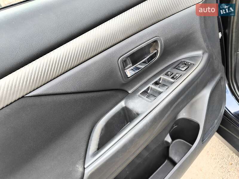 Внедорожник / Кроссовер Mitsubishi Outlander 2013 в Киеве