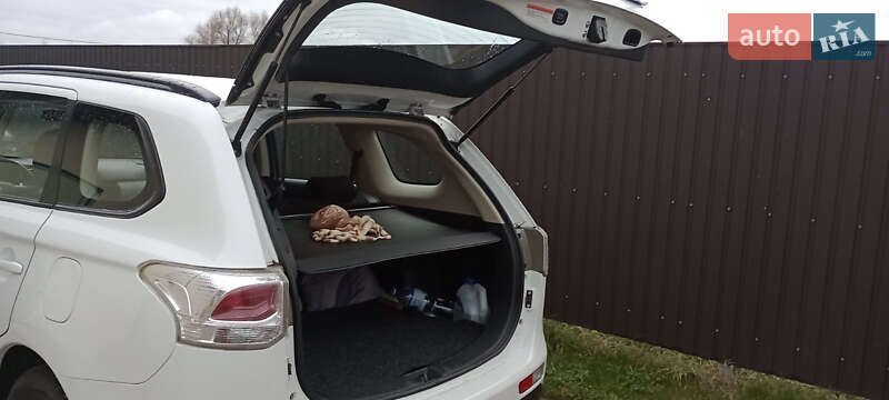 Внедорожник / Кроссовер Mitsubishi Outlander 2013 в Чернигове