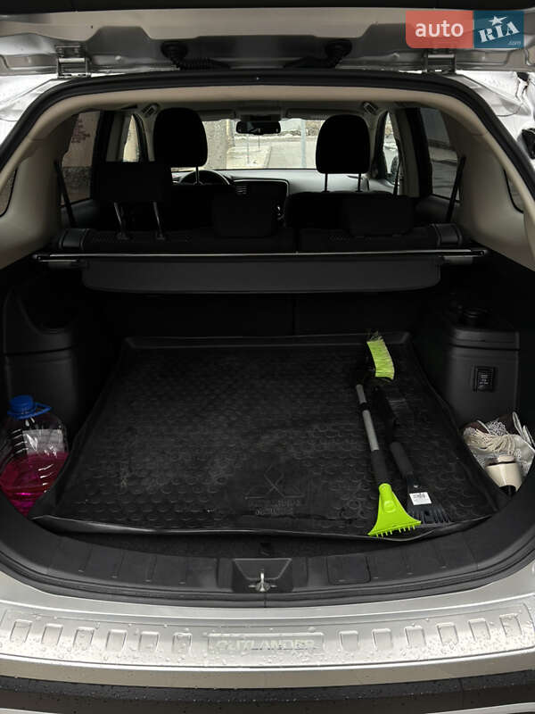 Внедорожник / Кроссовер Mitsubishi Outlander 2021 в Киеве