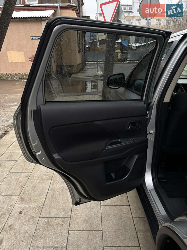 Внедорожник / Кроссовер Mitsubishi Outlander 2021 в Киеве