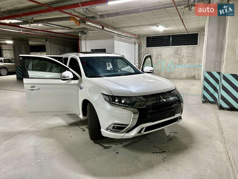 Внедорожник / Кроссовер Mitsubishi Outlander 2019 в Львове