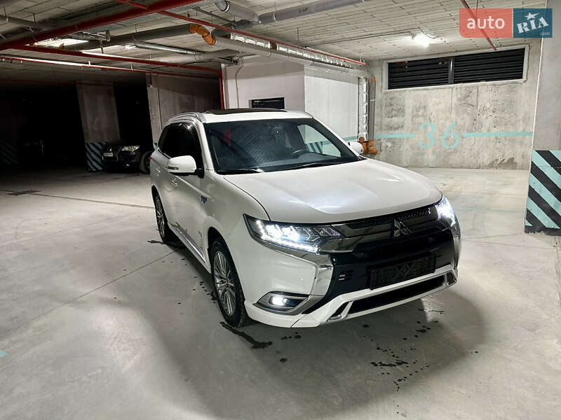 Внедорожник / Кроссовер Mitsubishi Outlander 2019 в Львове