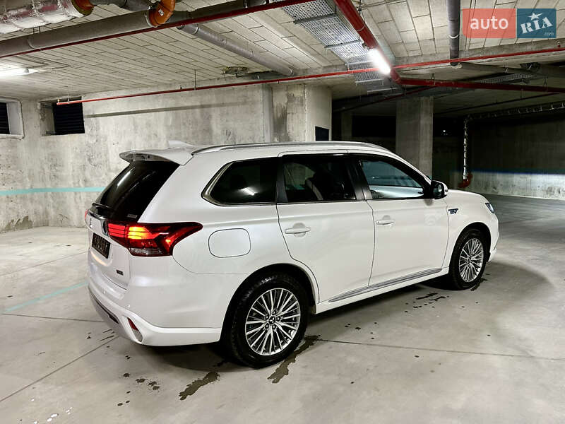 Внедорожник / Кроссовер Mitsubishi Outlander 2019 в Львове