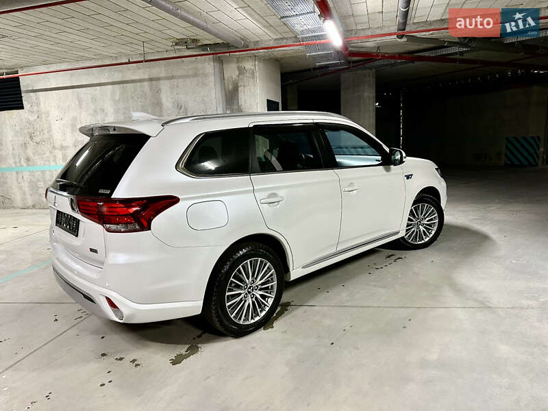 Внедорожник / Кроссовер Mitsubishi Outlander 2019 в Львове