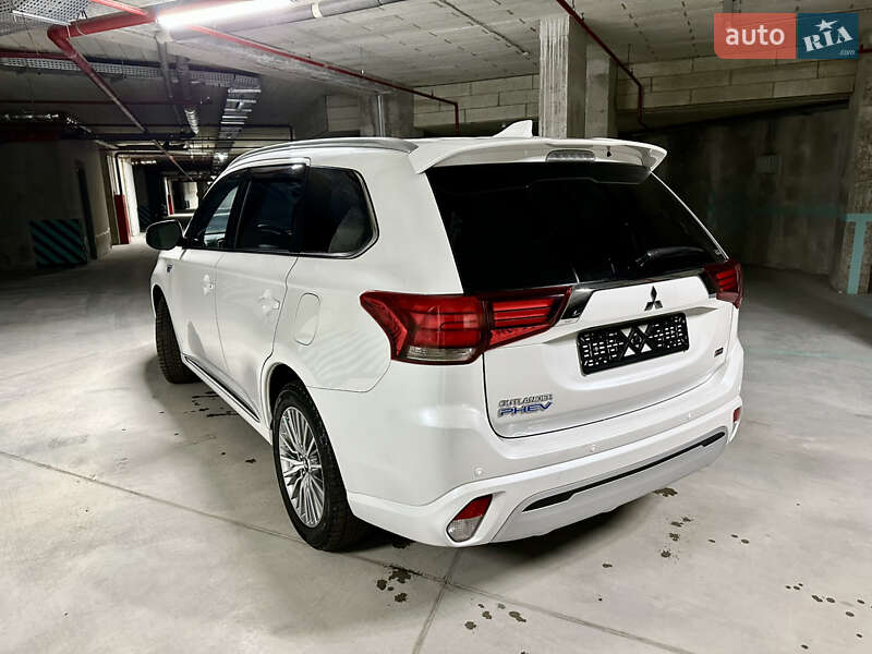 Внедорожник / Кроссовер Mitsubishi Outlander 2019 в Львове