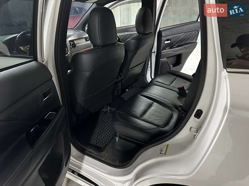 Внедорожник / Кроссовер Mitsubishi Outlander 2019 в Львове