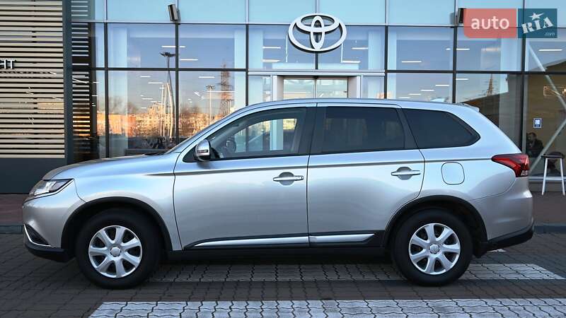 Позашляховик / Кросовер Mitsubishi Outlander 2019 в Києві