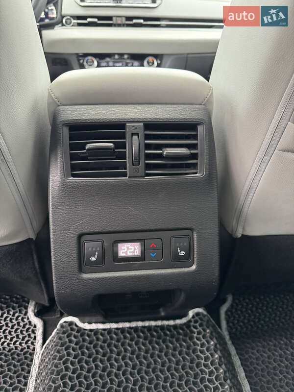 Внедорожник / Кроссовер Mitsubishi Outlander 2022 в Ивано-Франковске