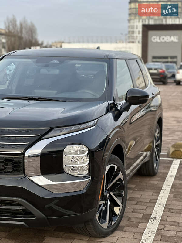 Внедорожник / Кроссовер Mitsubishi Outlander 2022 в Житомире