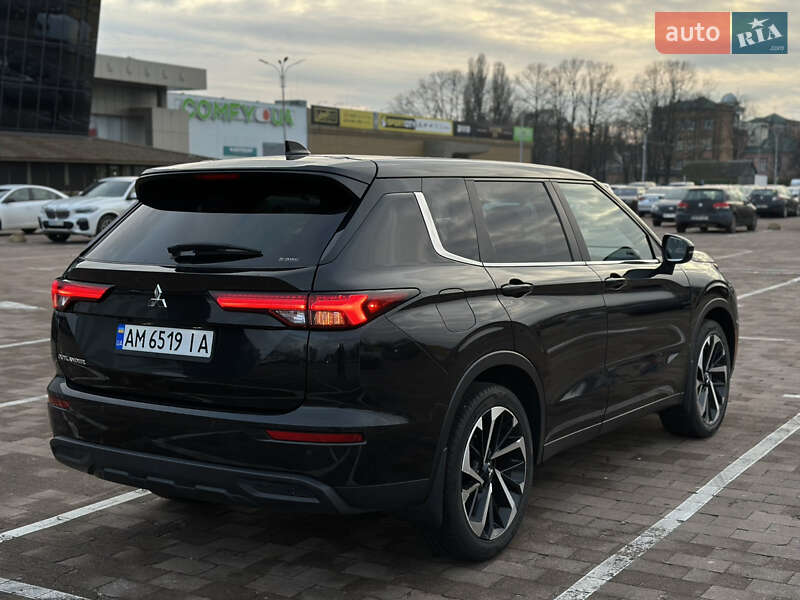 Внедорожник / Кроссовер Mitsubishi Outlander 2022 в Житомире