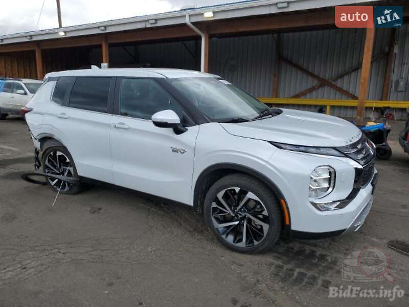 Позашляховик / Кросовер Mitsubishi Outlander 2023 в Львові