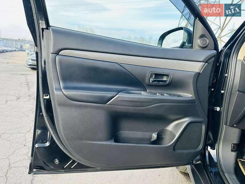 Внедорожник / Кроссовер Mitsubishi Outlander 2023 в Харькове