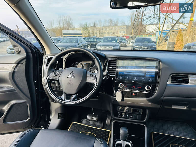 Внедорожник / Кроссовер Mitsubishi Outlander 2023 в Харькове