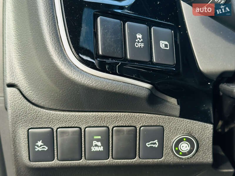 Внедорожник / Кроссовер Mitsubishi Outlander 2023 в Харькове