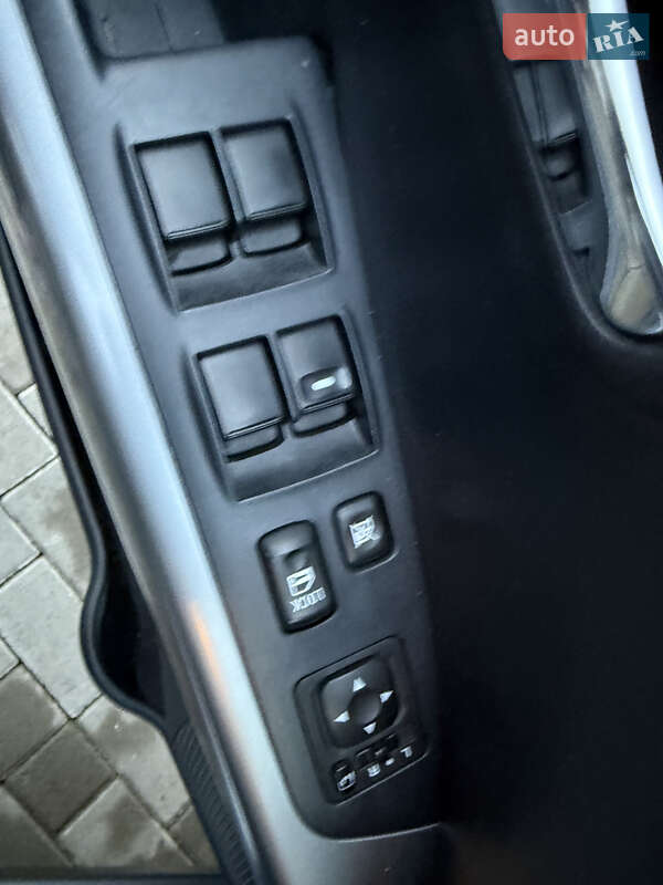 Позашляховик / Кросовер Mitsubishi Outlander 2007 в Кременці