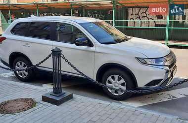 Внедорожник / Кроссовер Mitsubishi Outlander 2021 в Киеве