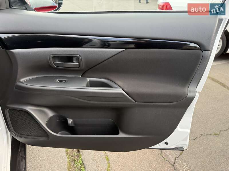 Позашляховик / Кросовер Mitsubishi Outlander 2019 в Одесі фото 18 Позашляховик / Кросовер Mitsubishi Outlander 2019 в Одесі