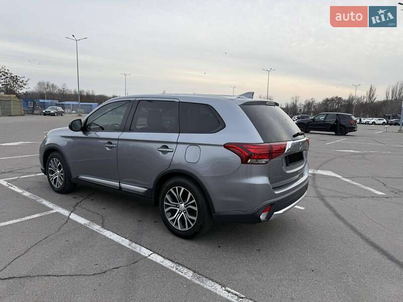 Позашляховик / Кросовер Mitsubishi Outlander 2016 в Дніпрі фото 7 Позашляховик / Кросовер Mitsubishi Outlander 2016 в Дніпрі