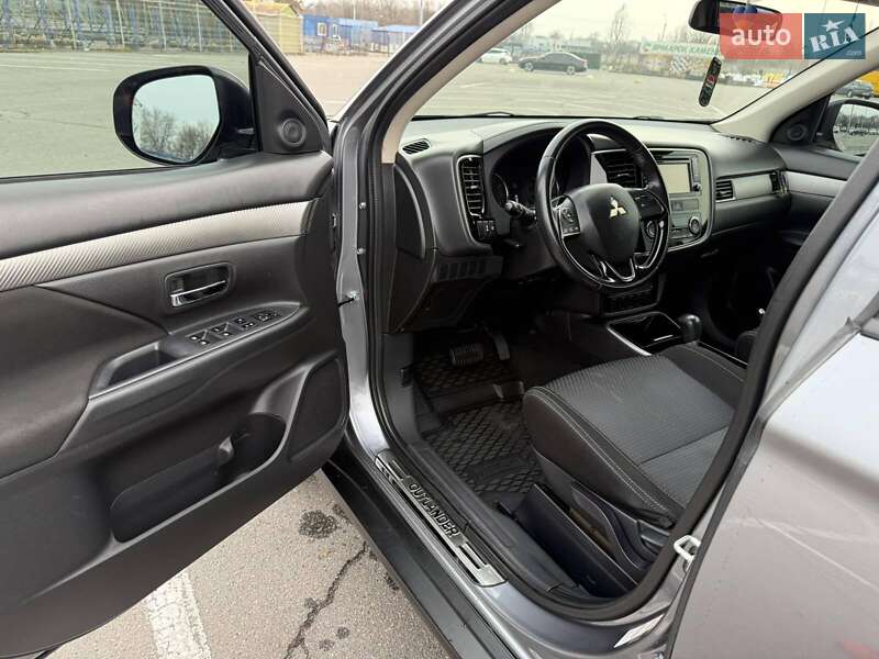 Позашляховик / Кросовер Mitsubishi Outlander 2016 в Дніпрі фото 10 Позашляховик / Кросовер Mitsubishi Outlander 2016 в Дніпрі