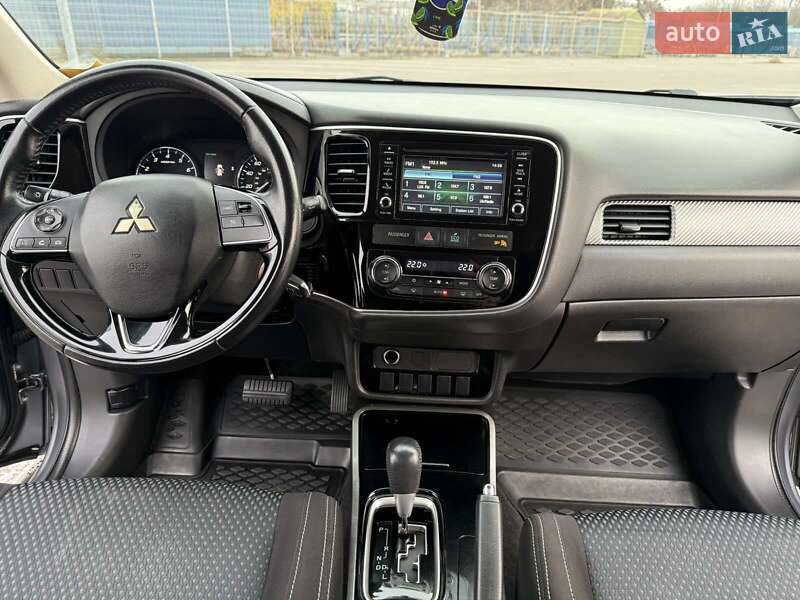 Позашляховик / Кросовер Mitsubishi Outlander 2016 в Дніпрі фото 11 Позашляховик / Кросовер Mitsubishi Outlander 2016 в Дніпрі
