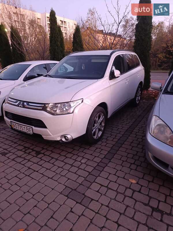 Позашляховик / Кросовер Mitsubishi Outlander 2013 в Ужгороді фото Позашляховик / Кросовер Mitsubishi Outlander 2013 в Ужгороді