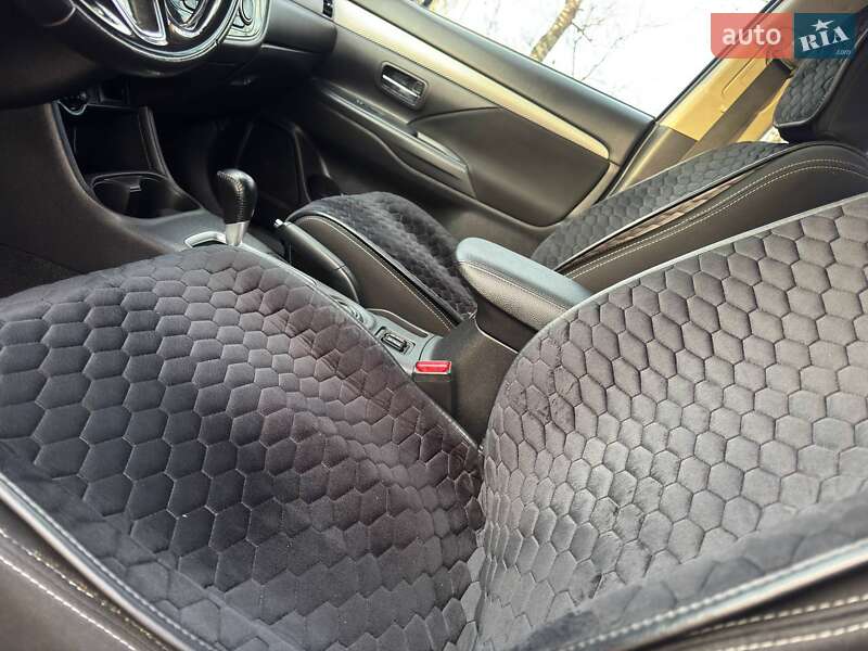 Внедорожник / Кроссовер Mitsubishi Outlander 2016 в Ахтырке фото 26 Внедорожник / Кроссовер Mitsubishi Outlander 2016 в Ахтырке