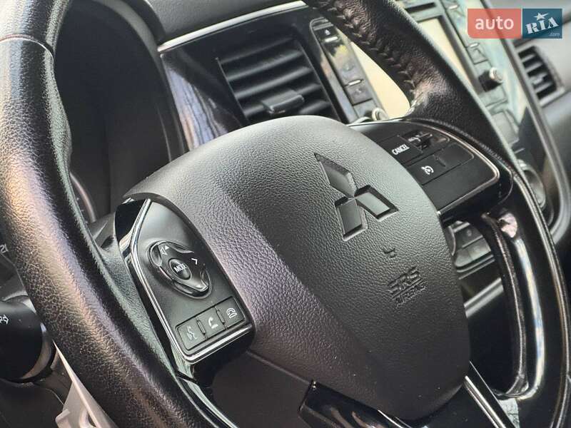 Внедорожник / Кроссовер Mitsubishi Outlander 2016 в Ахтырке фото 29 Внедорожник / Кроссовер Mitsubishi Outlander 2016 в Ахтырке