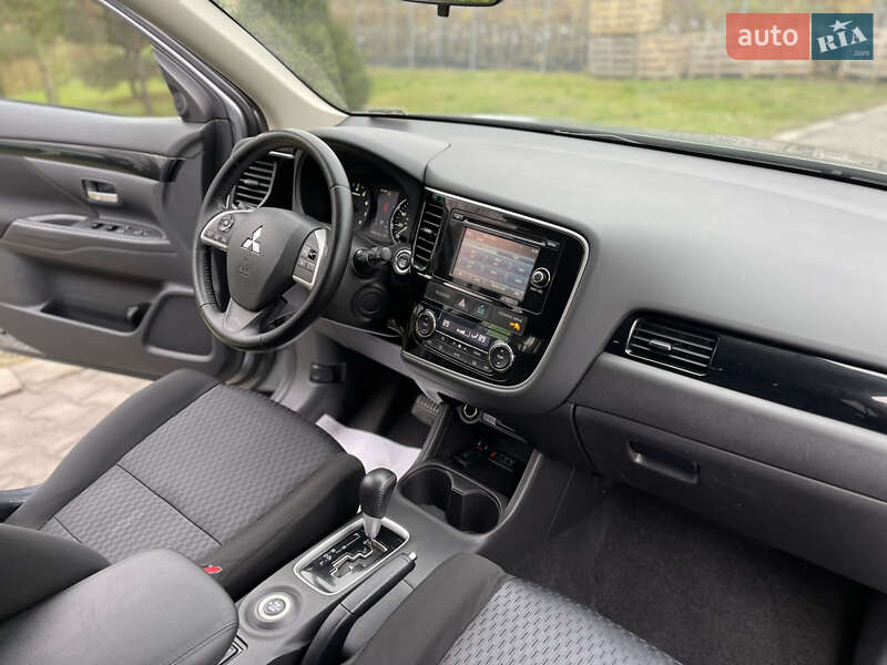 Позашляховик / Кросовер Mitsubishi Outlander 2013 в Луцьку