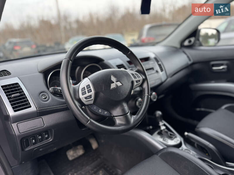Позашляховик / Кросовер Mitsubishi Outlander 2011 в Дубні